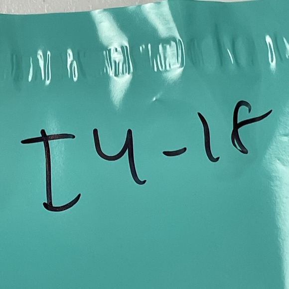 Kith Coca Cola Shirt Womens Size Medium CROPPED/CUT Casaul Comfort‎ - Picture 10 of 11